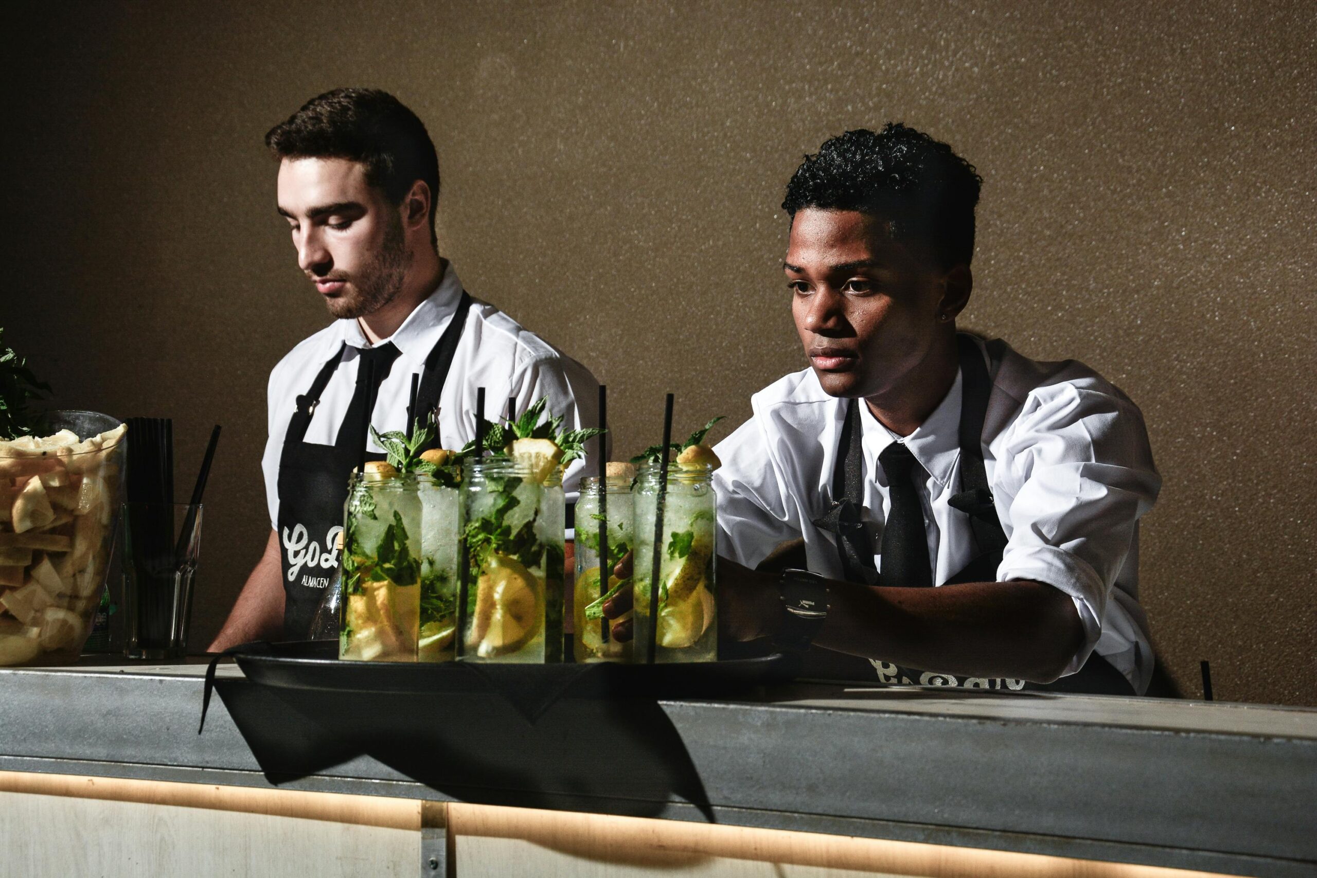 How A Mobile Bartending Service Unlocks A New Experience
